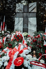 „100 miejsc pamięci na 100-lecie odzyskania przez Polskę niepodległości”